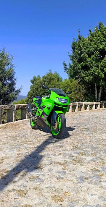 Kawasaki Ninja ZX9R