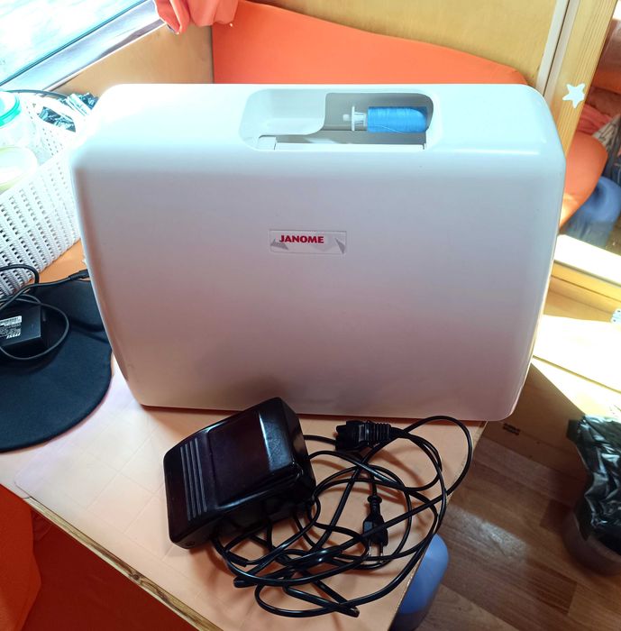 Maszyna do szycia Janome Sewist 521