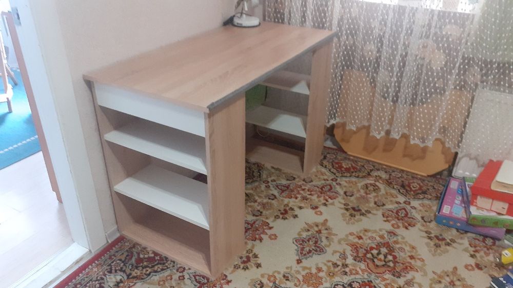 Продам письменный стол в отличном состоянии