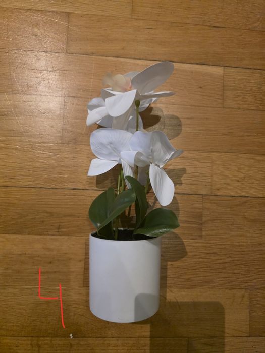 Sztuczny storczyk w doniczce