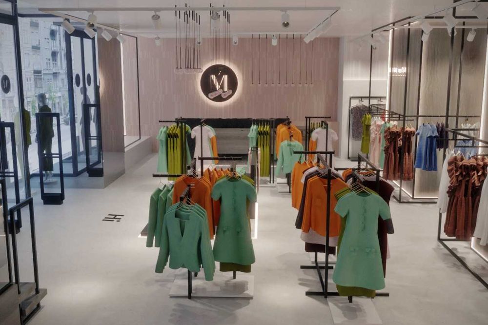 Стійки-вішалки для магазину одягу