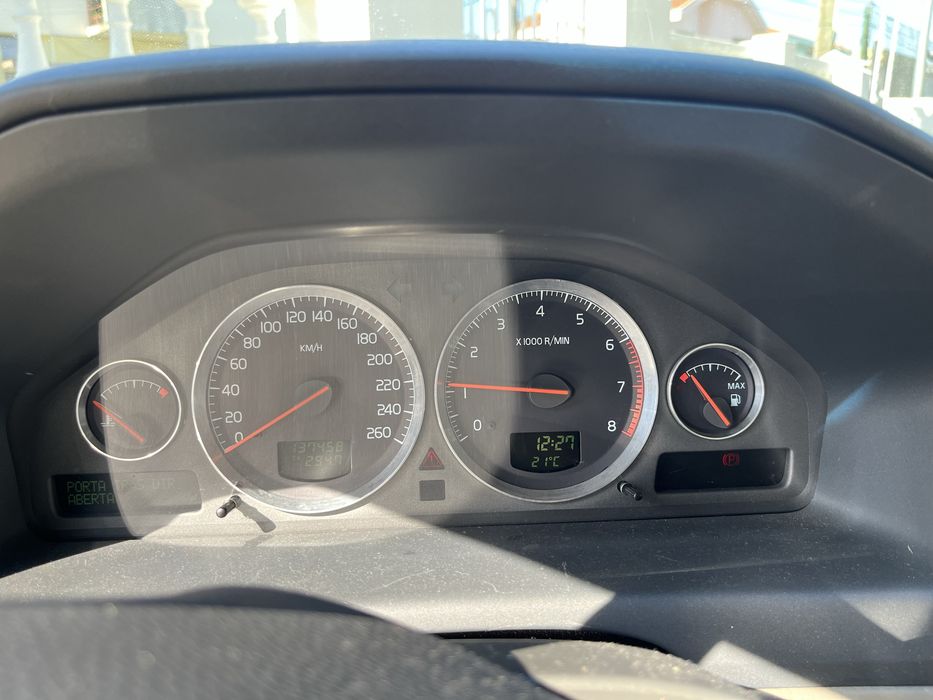 Volvo S60 2.0T - quilometragem baixa para idade carro
