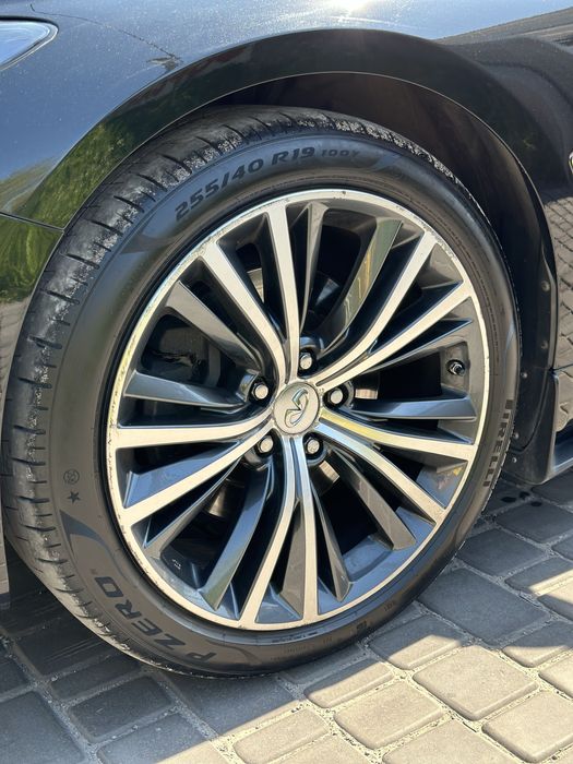 Infiniti Q60.