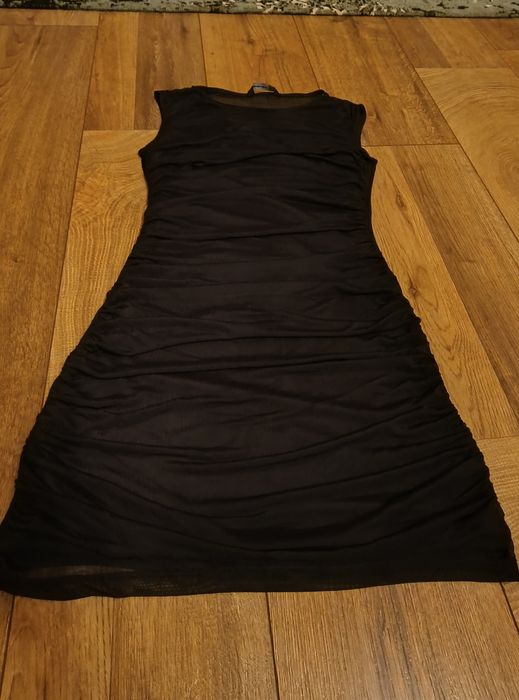 Mała czarna sukienka mini XS Stradivarius