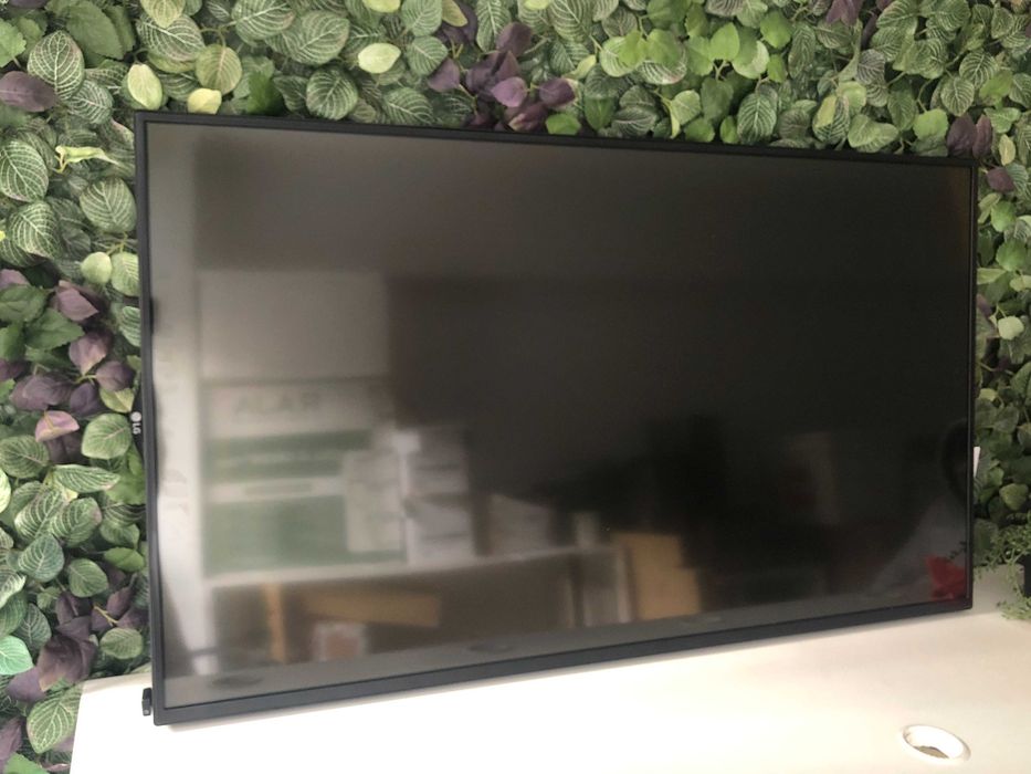 MUPI - TV LG 49SM5KD 1920 x 1080FHD, 49"