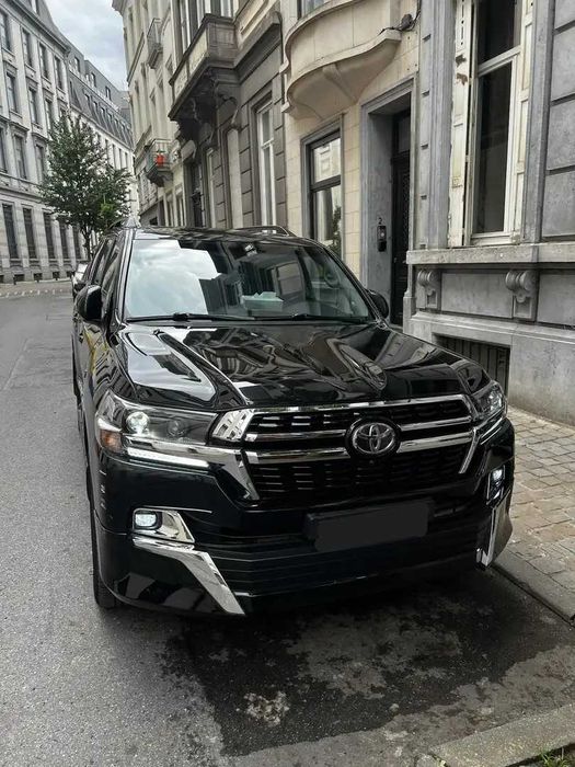 Toyota Land Cruiser 200 V8