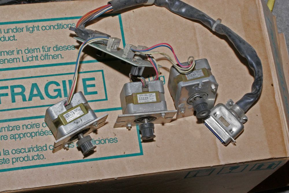 Trzy silniczki krokowe