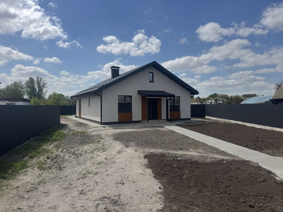 Продам  сучасний будинок біля озера 110 м2  на 9 сотках, Требухів , 17 кВт Бровари 7 хв