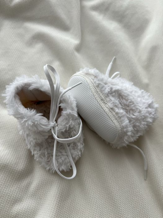 Komplet na Chrzest - plaszczyk / futerko, buciki, kapelusz r.80