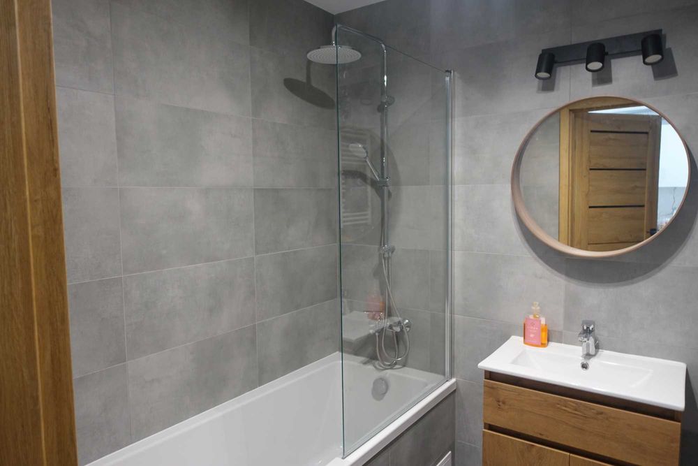 Stylowy apartament z ekranem kinowym – 6 sierpnia 19A