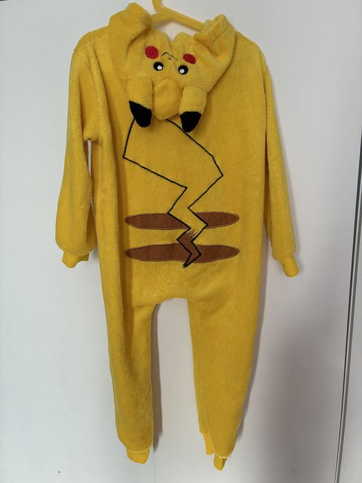 Pluszowy kombinezon Pokemon Pikachu