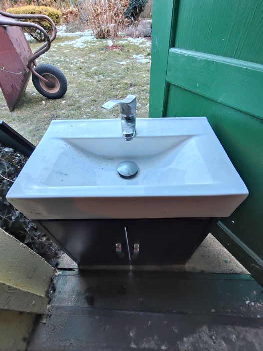 Umywalka Cesan z szafką