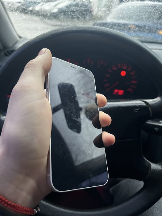 Продам iphone 12 128
