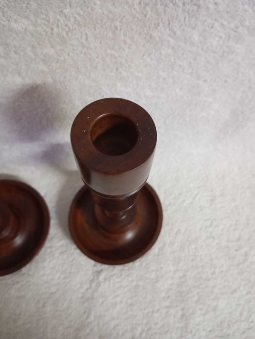 conjunto de 2 castiçais de madeira