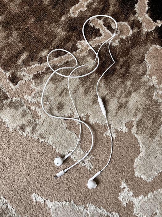 Наушники до айфона 12