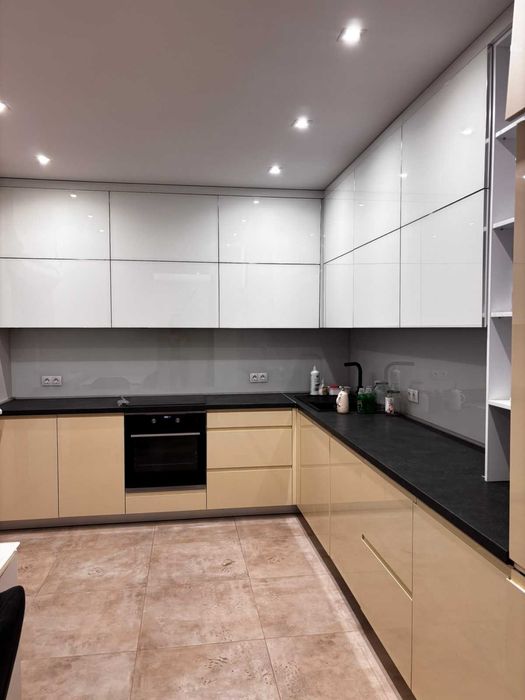 4-х к.квартира з новим євро ремонтом, піша хода до метро, ​​новобудова