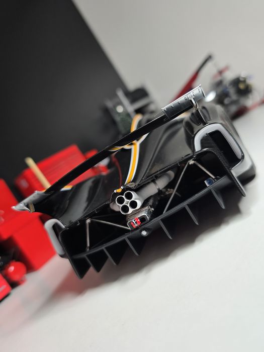 LCD Pagani Huayra R 1/18