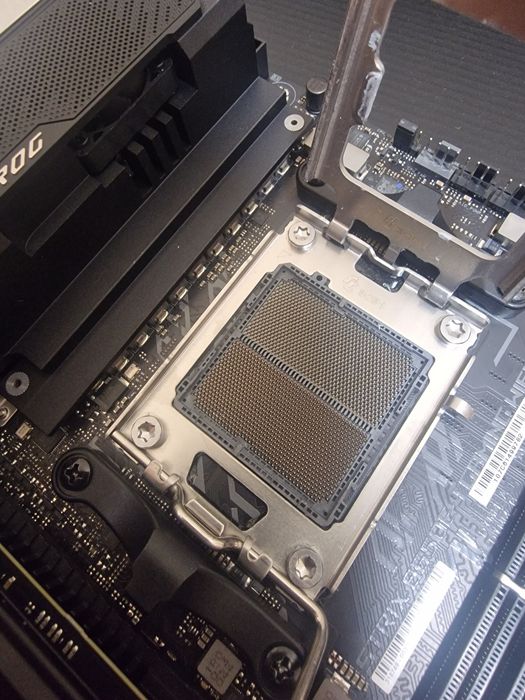 Материнська плата Asus Strix B650E-I Gaming WiFi AM5 DDR5