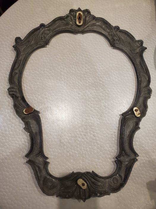 Продам   раму для зеркала  метал