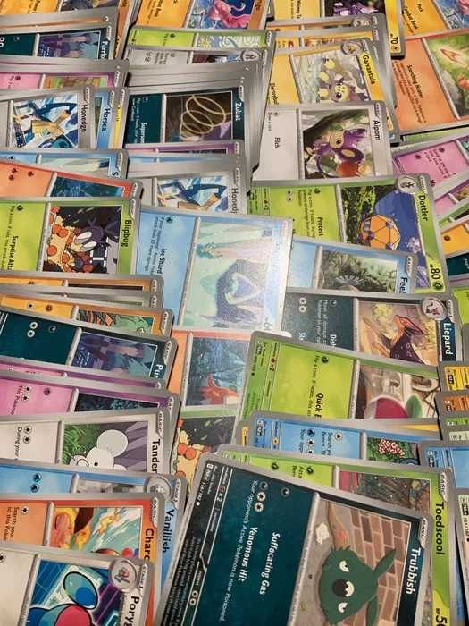 300 oryginalnych kart pokemon TCG każda inna