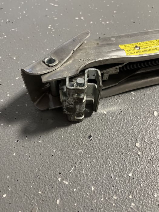 Aluminiowy dodnośnik Audi A4