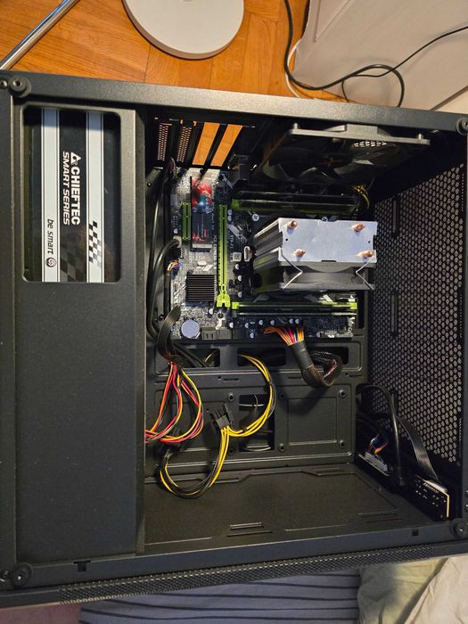 Komputer do gier nauki pracy Intel Xeon E5-2680 64GB RAM Grafika Radeon 8 GB Dysk M2 256GB