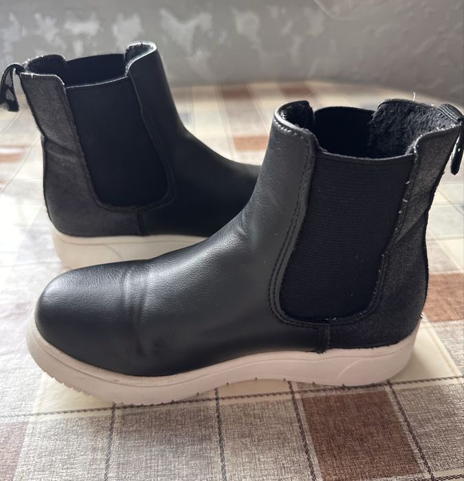 Демісезонне дітяче взуття/ботінки на дівчинку H&M, 30р.(18-18,5см)