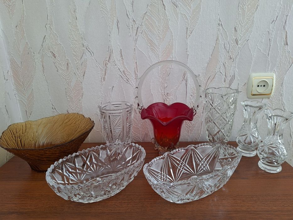 Фруктовниця, вази, салатники з кришталю, гутного скла