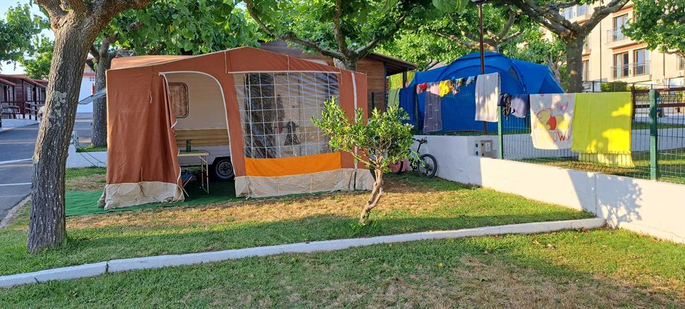 Caravana rebativel com avançado .