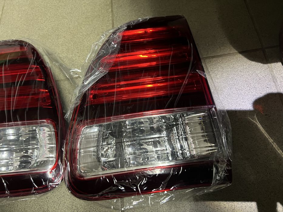Продаю НОВІ задні рестайлінгові діодні фари на Лексус Лх 470