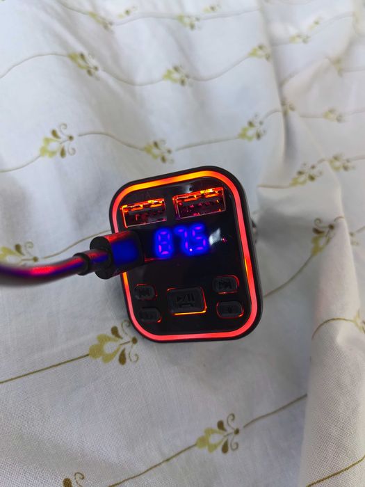 Transmiter samochodowy FM bluetooth2 porty ładowania USB uniwersalny