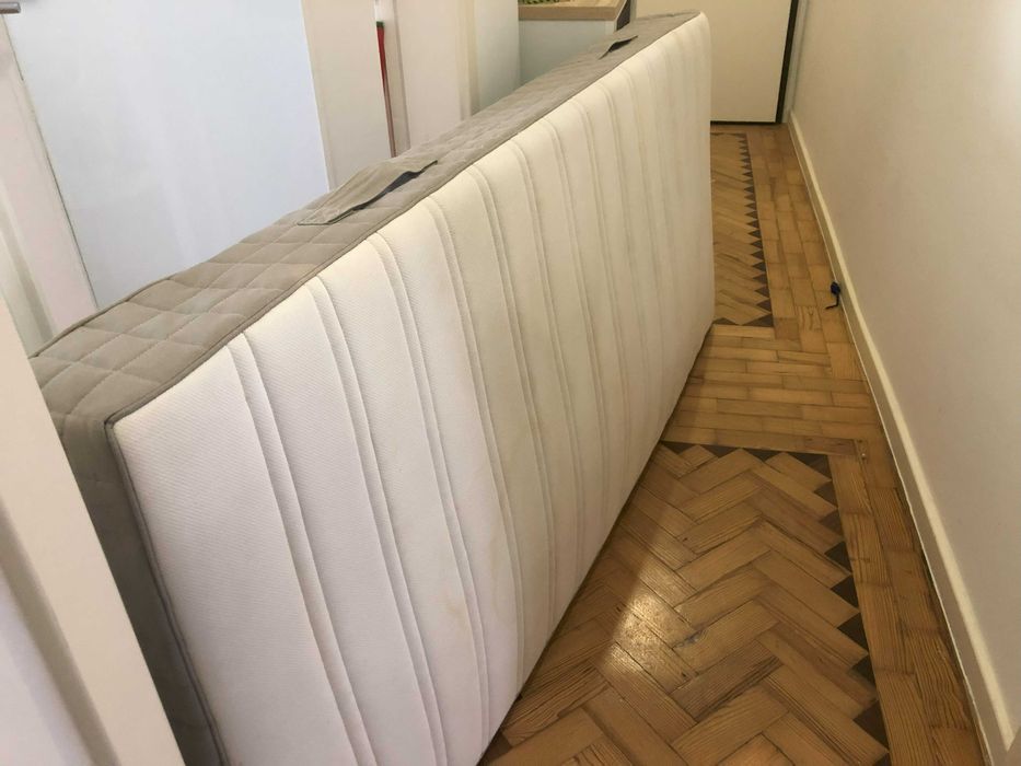 Colchão individual de molas IKEA. Ainda está em bom estado