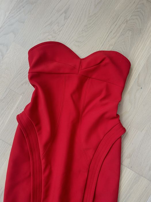Плаття Zara.