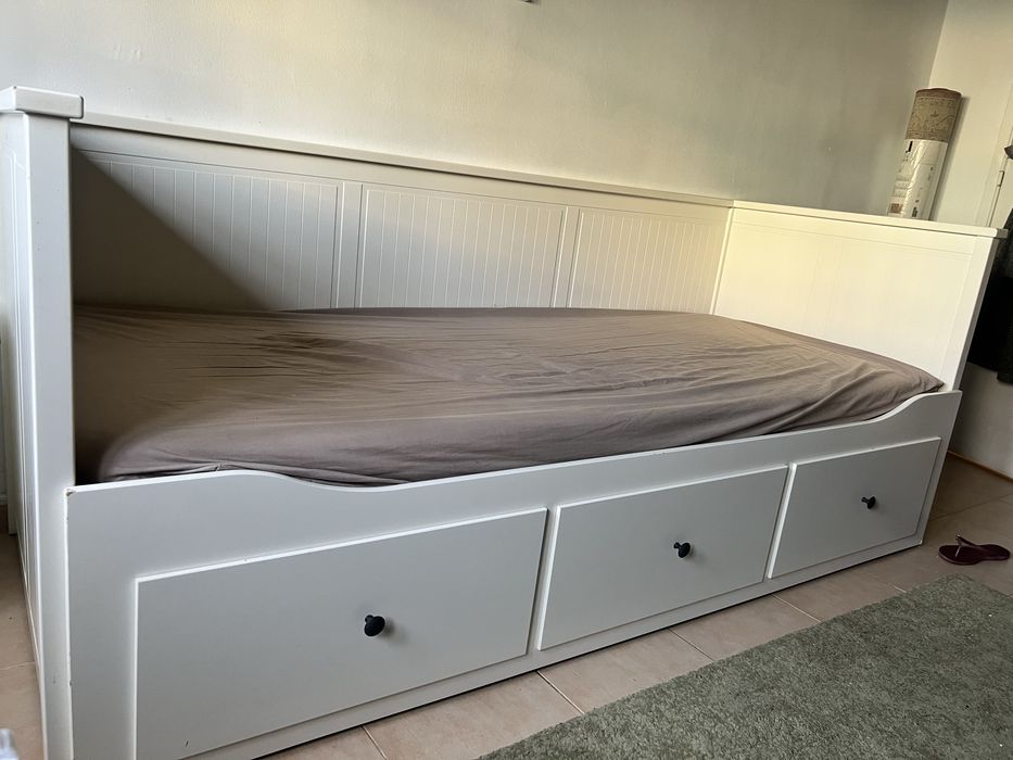 Vendo cama/sofa e mesa de cabeceira