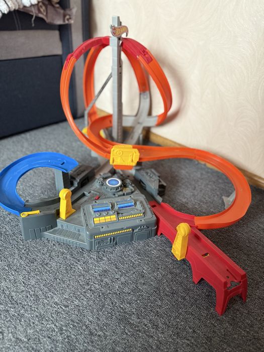 Трек Hot Wheels  Запаморочливі міражі . Петля . Хотвілс