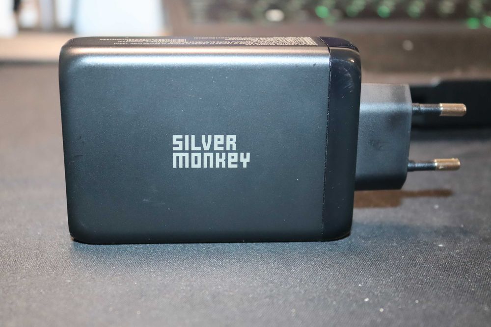 Ładowarka Silver Monkey GaN 140W 3 x USB-C +USB-A PowerDelivery 3.1 28V/5A (8432)