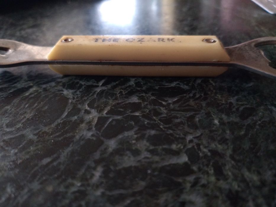 Stary otwieracz do butelek