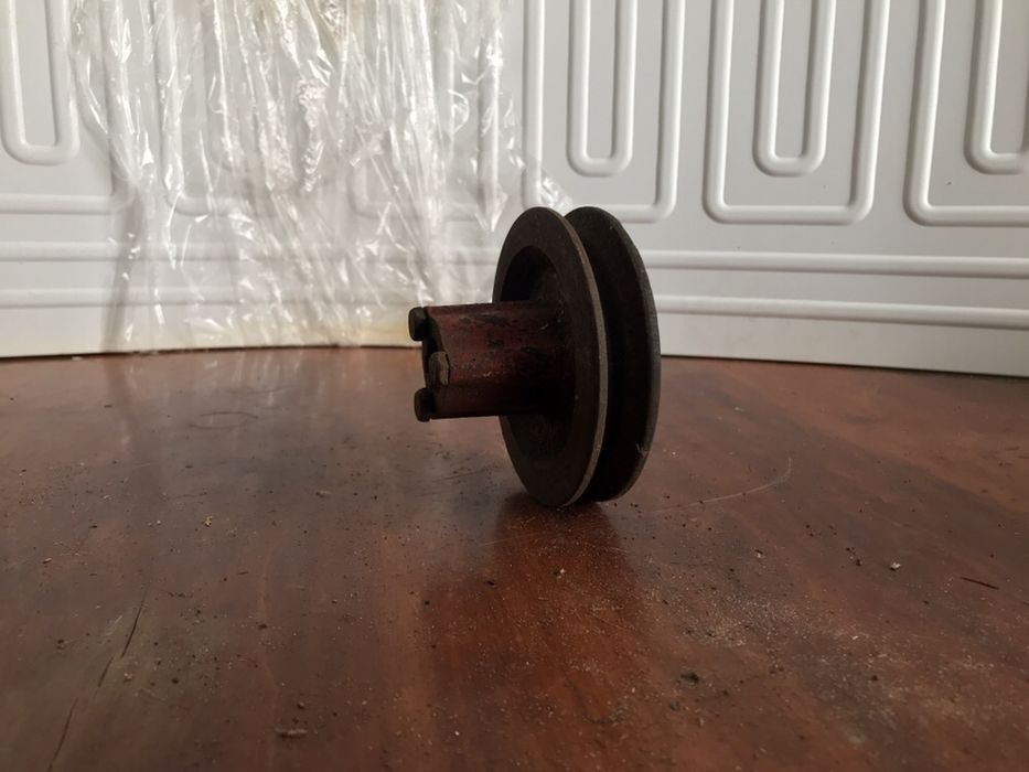 Шкив чугунный диаметром 97; по валу 17,7