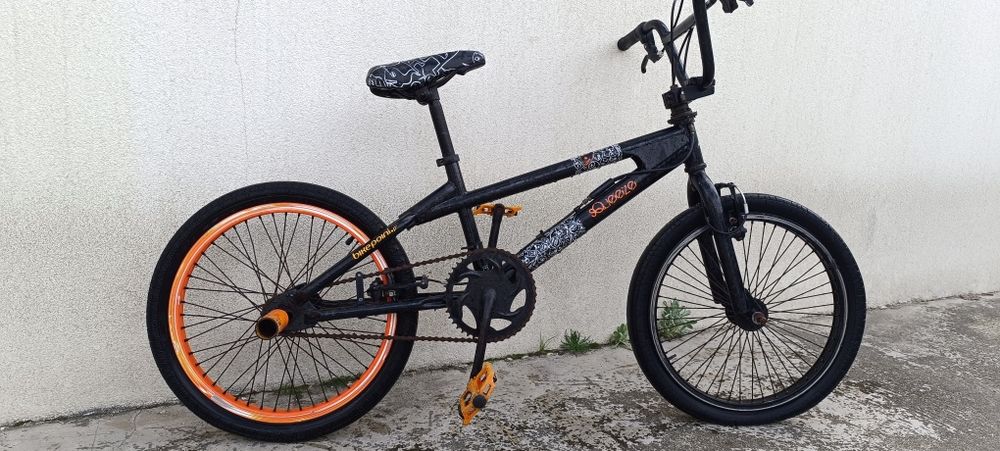 Bicicleta BMX preta