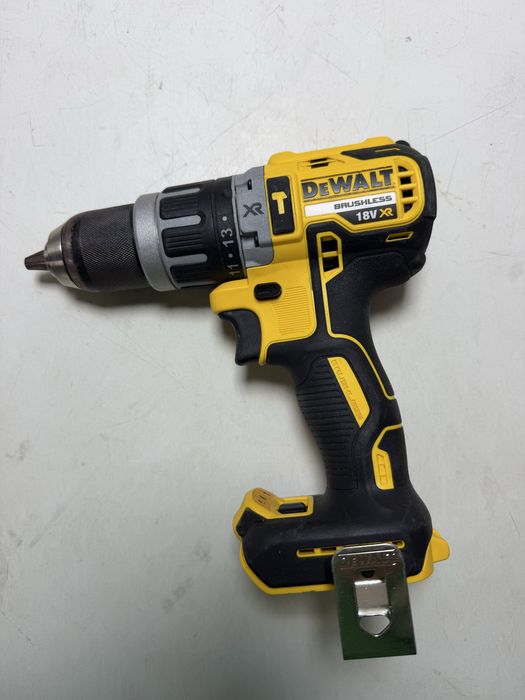 Акумуляторниий безщітковий шуруповерт DeWalt DCD796 18в
