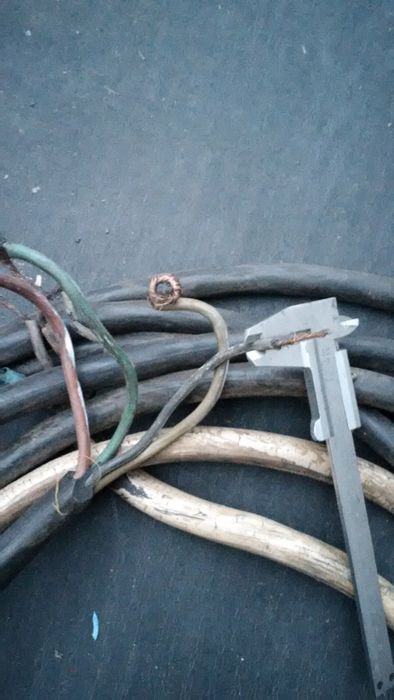 Четырёхжильный трёхфазный медный кабель