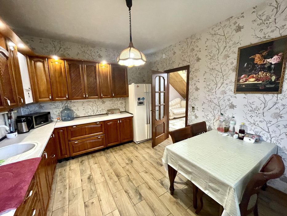 Будинок-герой, бо ж єдиний в своєму роді! 6 кімн. + гостьовий + гараж!