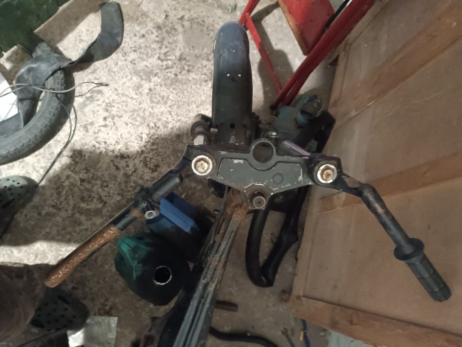 Продам передню вилку та задній маятний