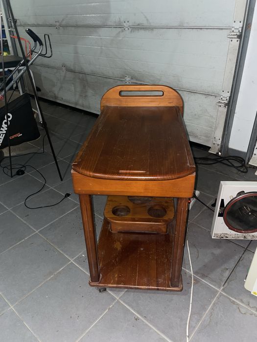 Carrinho de Chá / Bar Vintage em Madeira com Rodas e Garrafeiro