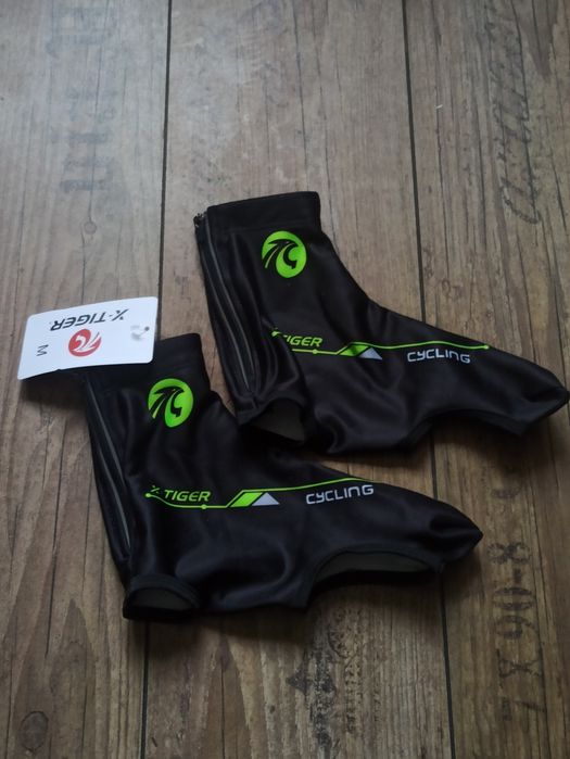 Ocieplane pokrowce na buty rowerowe.