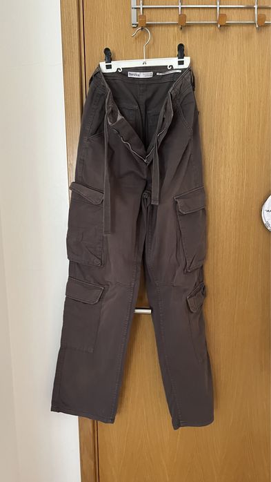 Calça Cargo castanha BERSHKA 36