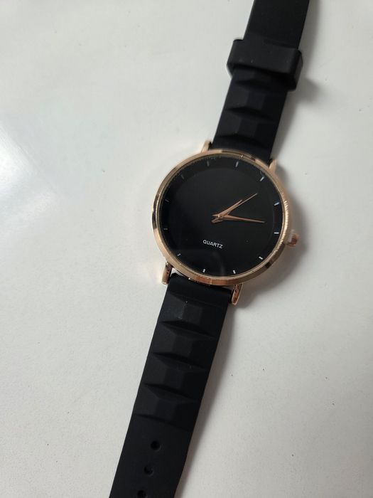 Nowy zegarek na gumowym pasku unisex