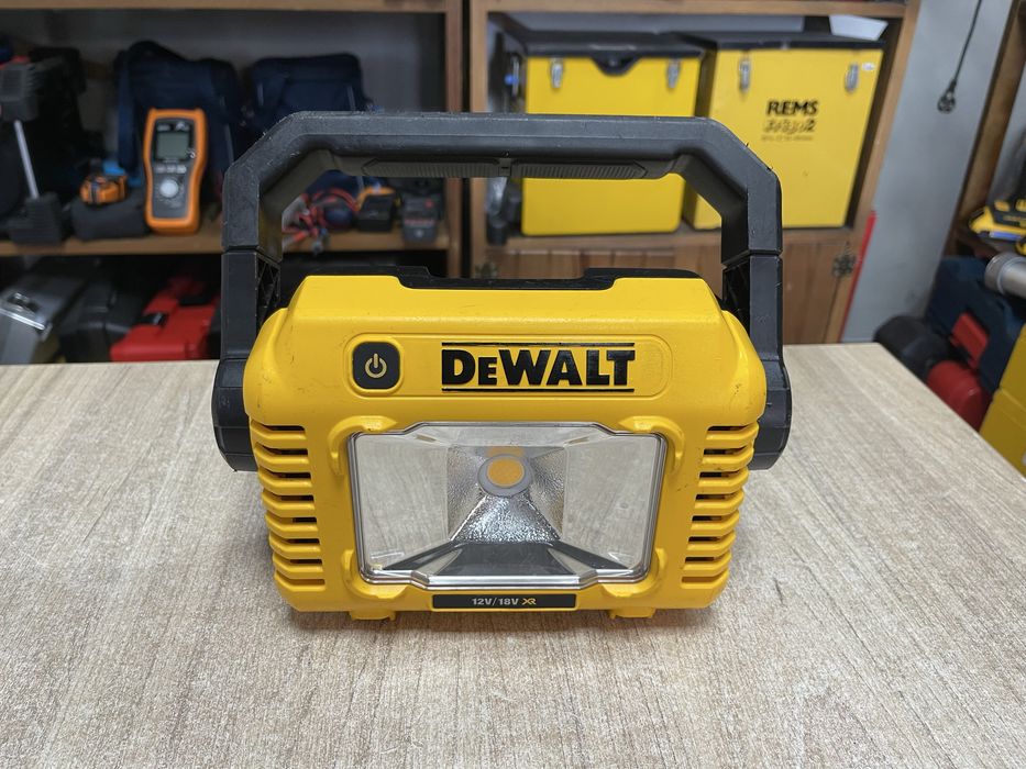 Dewalt DCL077 / акумуляторний ліхтар Девольт