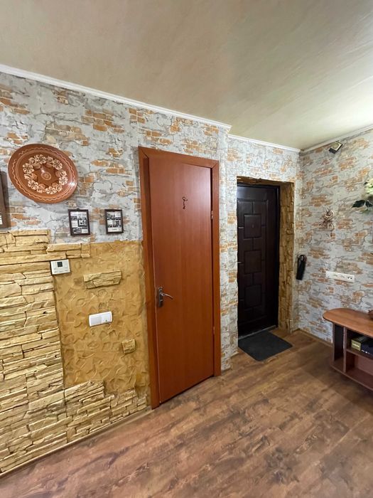 2-кімнатна з ремонтом та автономним опаленням. Ідеальна для сім’ї!