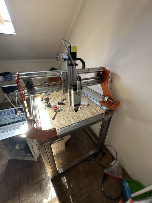 CNC router inacabada